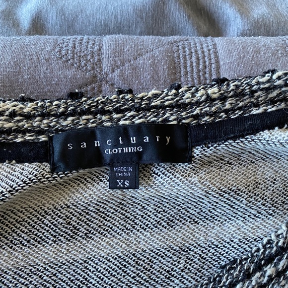 Sanctuary Black and Gray striped V neck oversized sweater like top - Picture 3 of 3